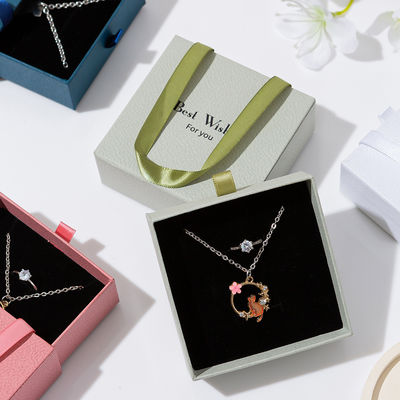 Luxuriöses Kraftpapier auf Maßdruck Schmuckschachteln für Ohrringe und Halsketten Recyclingpapierringschachtel Umweltfreundliche Geschenkverpackung für Frauen