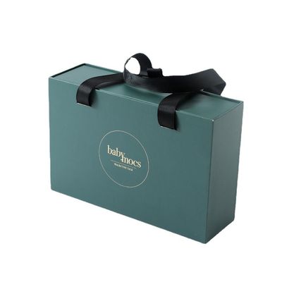 Kundenspezifische Bestellung akzeptiert Kleidung Verpackung Papierkleidung Box mit kundenspezifischer Größe Griff
