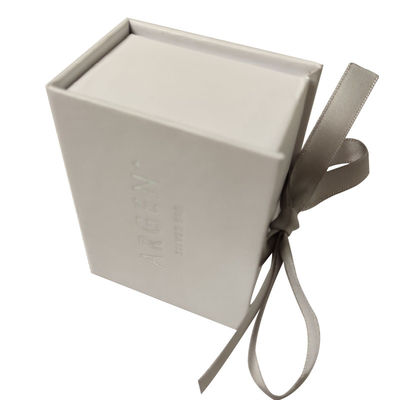 Besonderheit für die Herstellung von Geschenken aus weißem Karton mit Bandverschluss