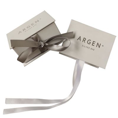 Besonderheit für die Herstellung von Geschenken aus weißem Karton mit Bandverschluss