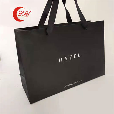 Umweltschonende schwarze Geschenkpapiertaschen mit Ihrem eigenen Logo aus recycelten Materialien