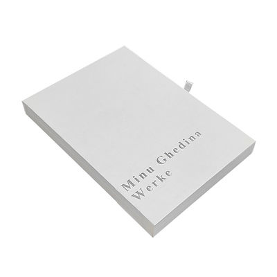 Weiße Schachtel mit Texturmuster einfach elegant mit Logo Silber glänzend Karton Schublade Schmuck Kleines Geschenk Verpackung