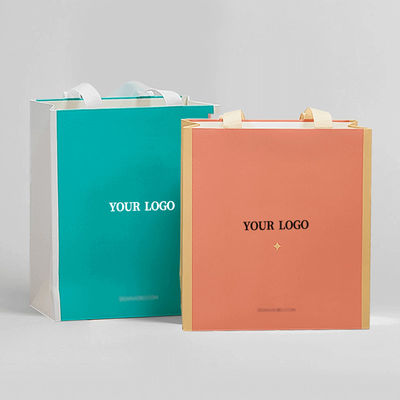 High-End-Handgeschenktaschen Kleidungsgeschäft Personalisierte Kunsthandwerk Kraft Papiertaschen Geschenkverpackung