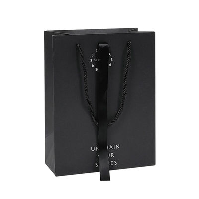 Custom Design Luxus Schwarz Matte Dicke Papier Kleidung Verpackung Geschenk Einkaufstüte mit Logo Band und Griff