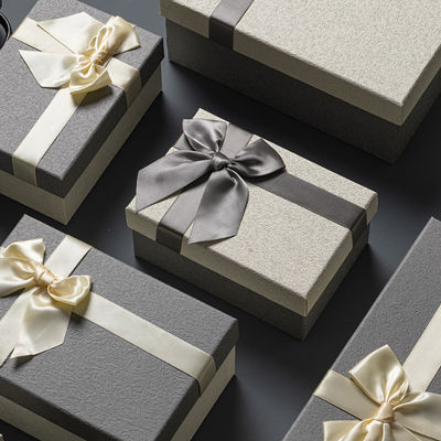 High-End Geschenkbox Verpackung anpassbare Größe zum Valentinstag Muttertag Schwarz-Weiß-Bogen-Dekoration Geschenkbox