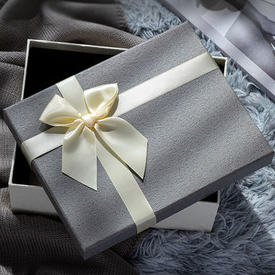 High-End Geschenkbox Verpackung anpassbare Größe zum Valentinstag Muttertag Schwarz-Weiß-Bogen-Dekoration Geschenkbox