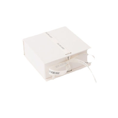 Weißband-Logo Klappgeschenk-Box Make-up-Kleidung Accessoires Starrkarton mit glänzender Lamination