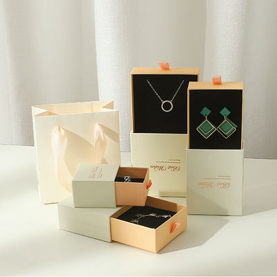 Personalisiertes Kosmetik-Set Starr ausziehbare Schiebetasche Schmuck Geschenkverpackung Papierbox mit Einfügungsmaterial