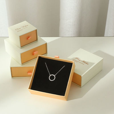 Personalisiertes Kosmetik-Set Starr ausziehbare Schiebetasche Schmuck Geschenkverpackung Papierbox mit Einfügungsmaterial
