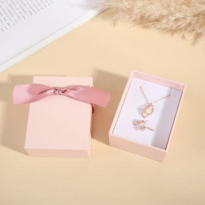 Custom Adorable Baby rosa Schmuckkasten mit Logo Ring Halskette Ohrringe Armband Verpackung Karton