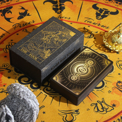 Individuelle, starre Luxus-Tarotkarten-Boxen aus Karton mit Magnetverschluss in dekorativer Buchform, Geschenkbox