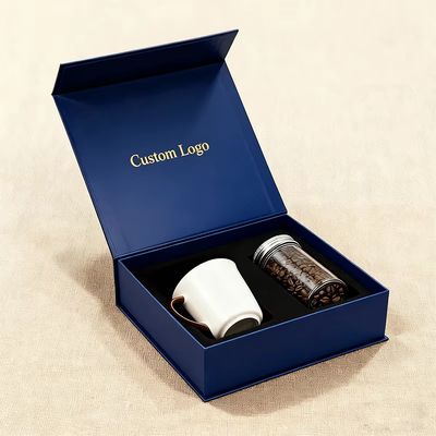 Spezielle Geschenkschachteln und zylindrische Boxen für Kuchen, Süßigkeiten, Pralinen und Kerzen